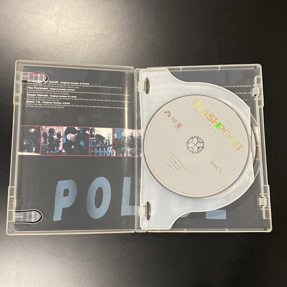 Flashpoint - The Complete Second Season (DVD Set) - Picture 3 of 6